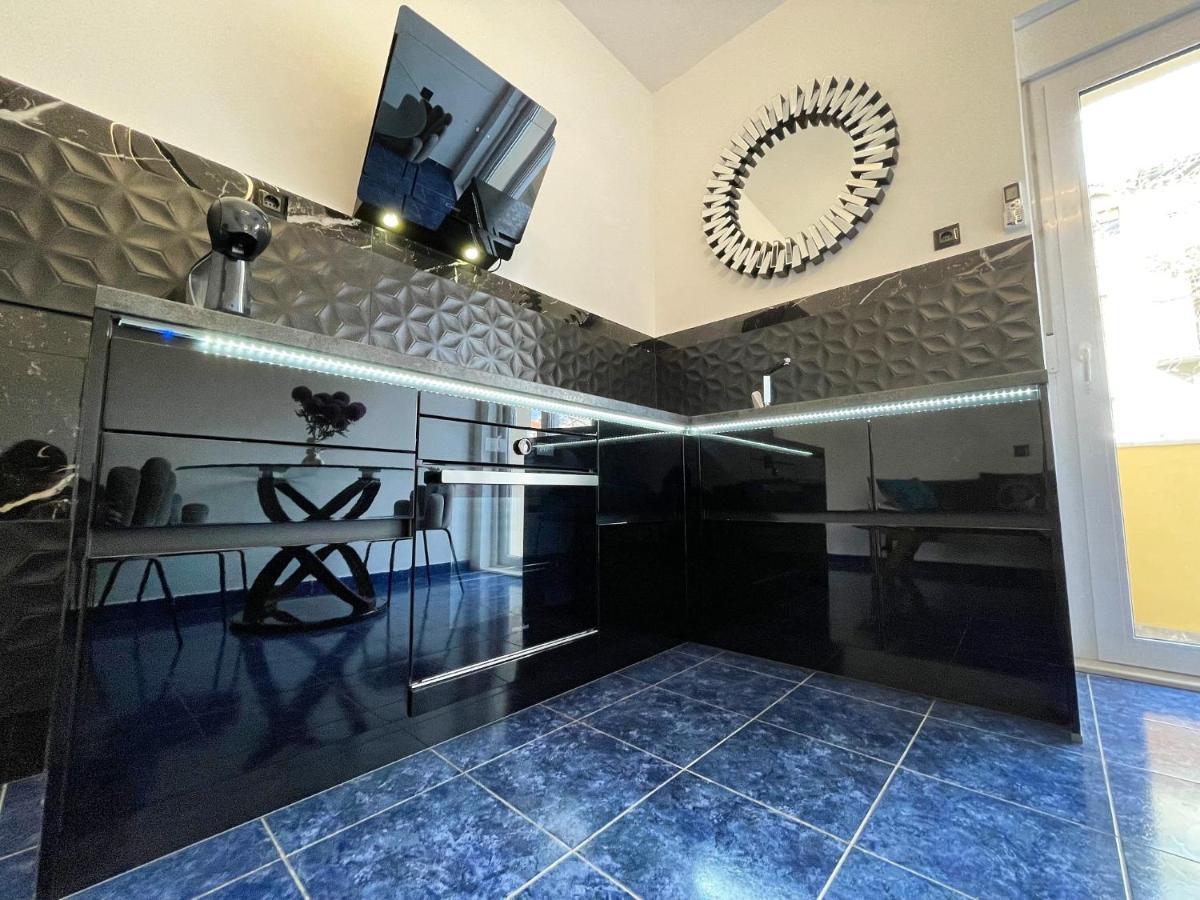 Mini Palais - Beachfront, 5 Min Center, Terrace * Spalato